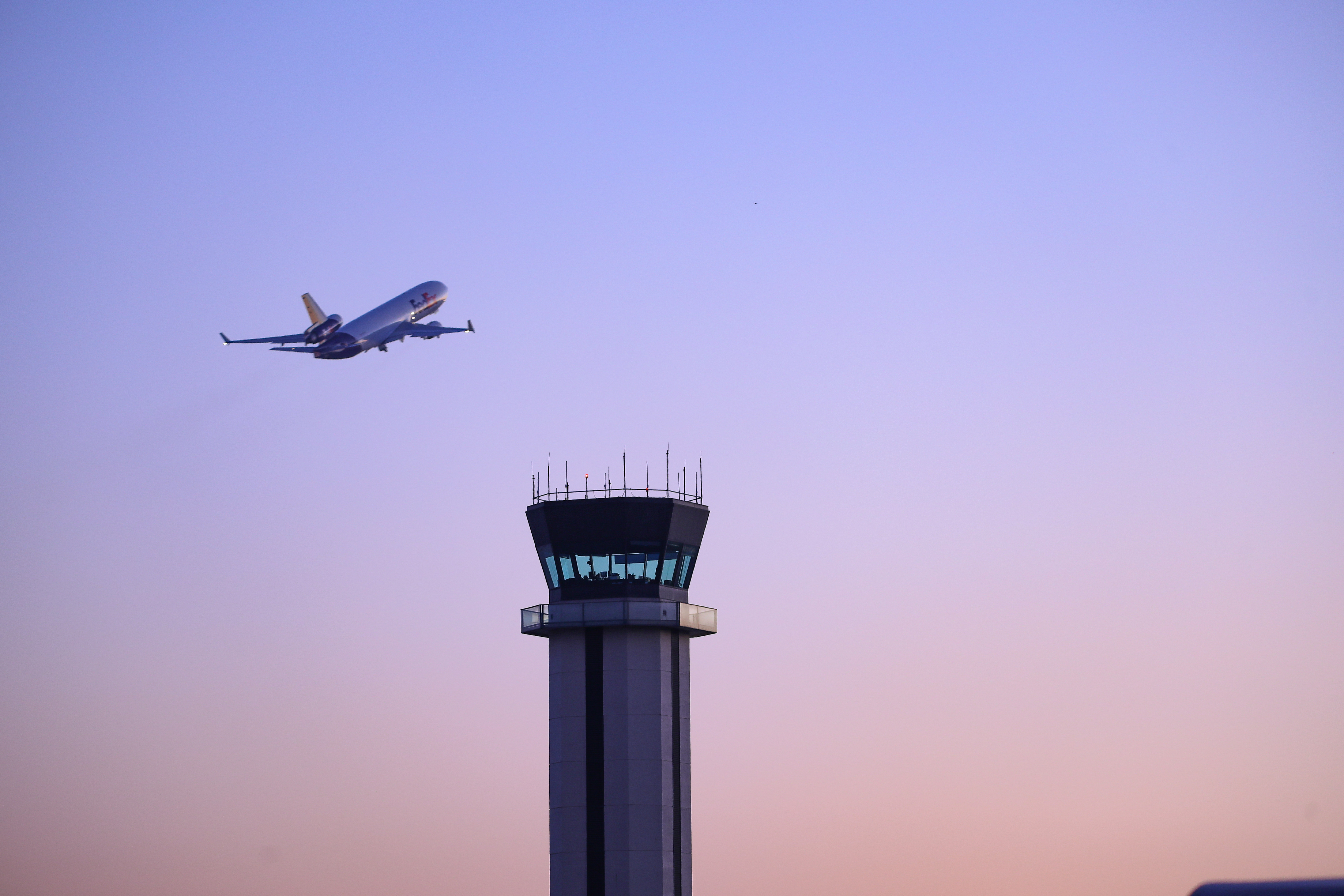 Plane Spotting at ONT: A Guide for Aviation Fans 